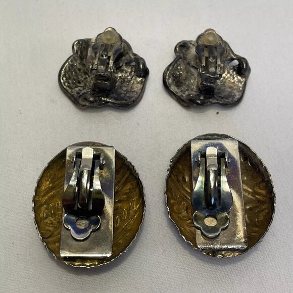 Two Pairs of Vintage Clip-on Earrings Oval & 3 Leaf Antique Looking - Picture 3 of 9